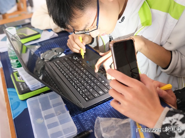 virtual_attach_file.vsb?afc=uUzfUfMRlsMRGDnnmQfM49iLmWknNrSVo7VfLzTfM7LPnR-0gihFp2hmCIa0U1yaU1y4LkyZMRNZnNVfMmvYMNVVo7-Pnzv4nRLiMz-DL7nFMN7PLR-YM7rFLN-sLNlJqjfjo4OeosXEgDTJQty0LzL8LSyYMzGbMz7Jqdznx&oid=2103874463&tid=1341&nid=250951&e= 3ÔÂ5ÈÕµ±ÌìÅÌËã»úлáµÄѧÉúÌṩÒåÎñάÐÞ·þÎñ.jpg