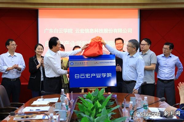 v2veo4Oe_jw0qIbtpYyPL4UPg4-iMR78LSbw62z8c&oid=2103874463&tid=1341&nid=254141&e= 揭牌仪式.jpg