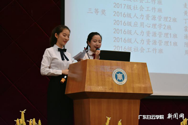 virtual_attach_file.vsb?afc=uozVU2nmrfnl7sLnmUbL47Dn7WkU8VSfL7lDLm78ozWRnmv0gihFp2hmCIa0nkysMYhRLkyZnRCZUlr7MRrknlLsLzlYLl7bLNQkMmn2UNWFLzAkUmUbMNWFL4QRMz-Jv2bjo4OeosXEgDTJQty0LzL8LSyYMzGbLz7Jqdznx&oid=2103874463&tid=1341&nid=250911&e= 王希在主持聚会.png