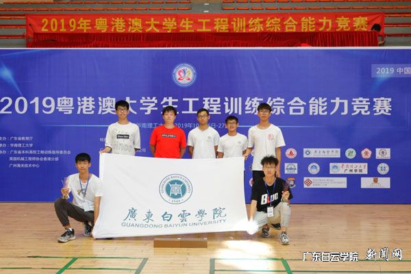 v2veo4Oe_jw0qIbtpYyPL4UPg474LmlbLSbw6298c&oid=2103874463&tid=1341&nid=132591&e= »ñ½±¶ÓÔ±°ä½±Ì¨ºÏÓ°.jpg