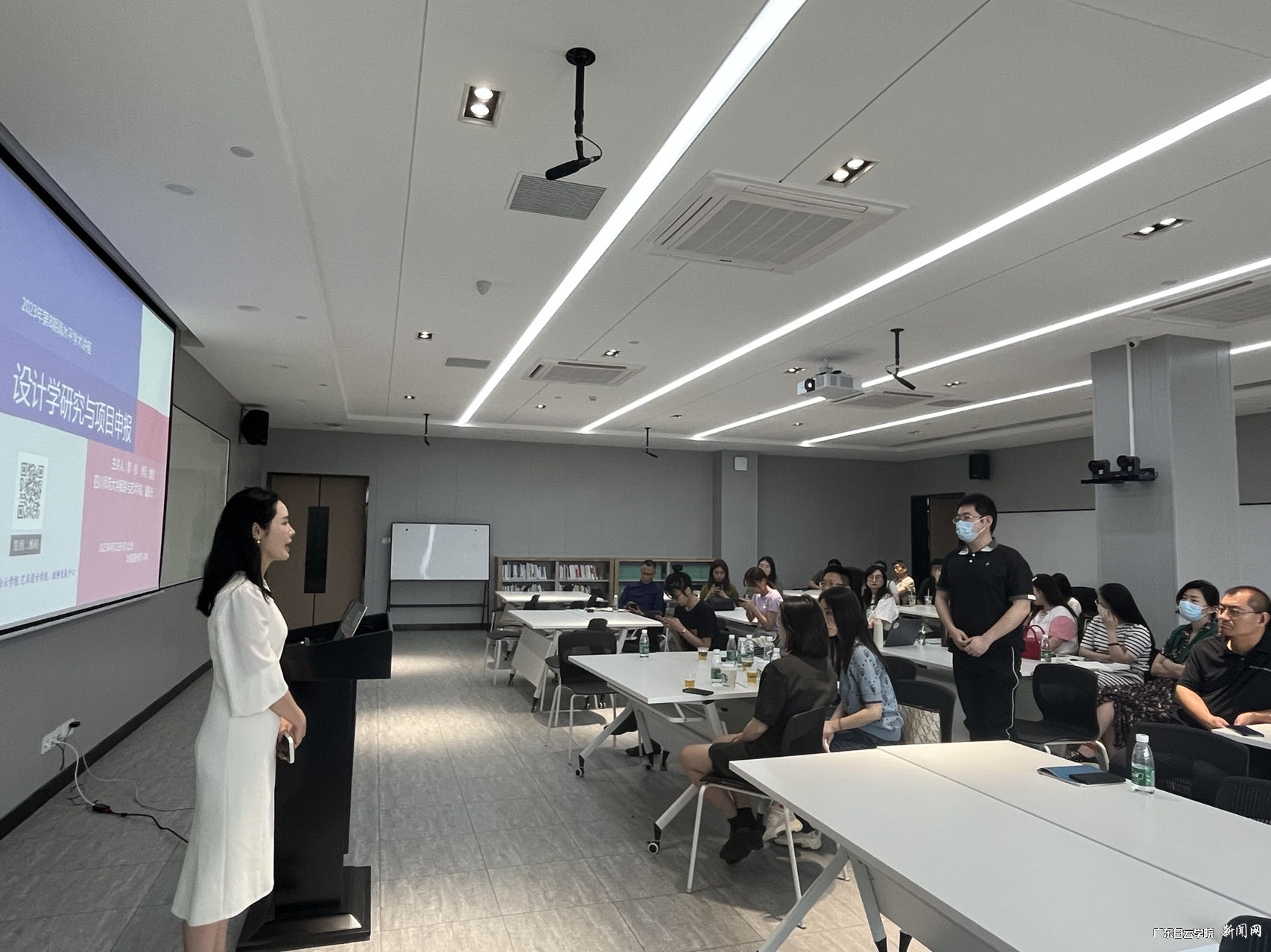 现场交流3.jpg 现场交流3.jpg